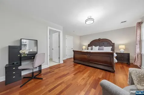 21 Winding Way West Orange NJ 07052