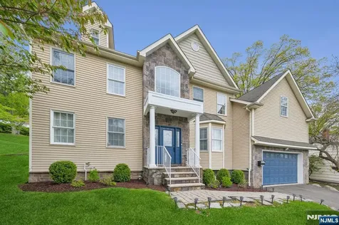 21 Winding Way West Orange NJ 07052