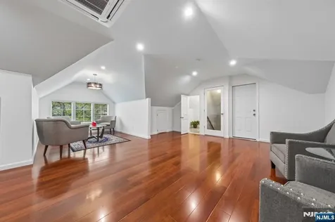 21 Winding Way West Orange NJ 07052