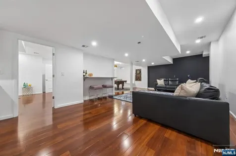 21 Winding Way West Orange NJ 07052