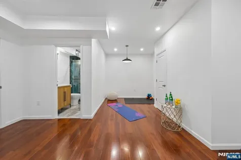 21 Winding Way West Orange NJ 07052