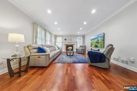 21 Winding Way West Orange NJ 07052