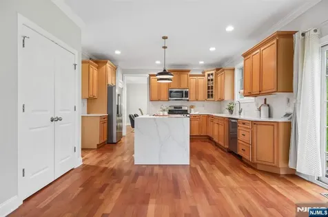 21 Winding Way West Orange NJ 07052