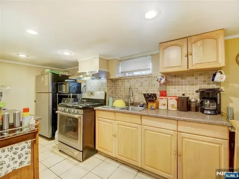 409-411 3rd Avenue Newark NJ 07107