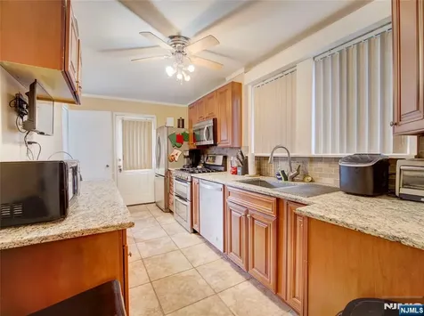 409-411 3rd Avenue Newark NJ 07107