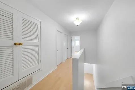 207 Pond Terrace Twp Of Washington NJ 07676