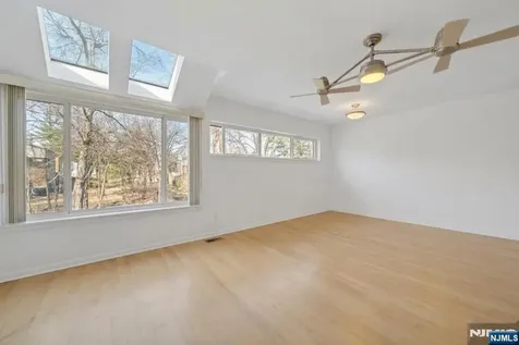 207 Pond Terrace Twp Of Washington NJ 07676