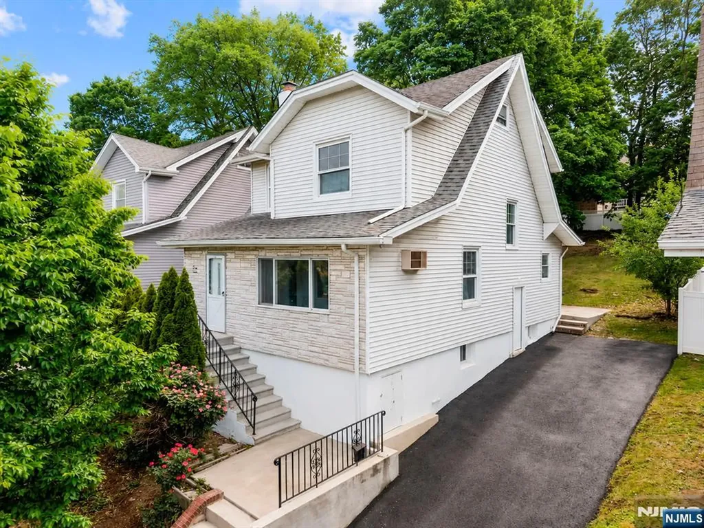 27 8th Street Ridgefield Park NJ 07660