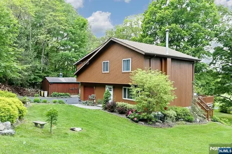 64 Larchmont Drive West Milford NJ 07421