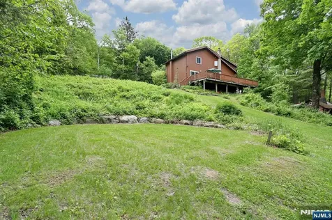 64 Larchmont Drive West Milford NJ 07421