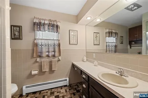 191 Pershing Road Clifton NJ 07013