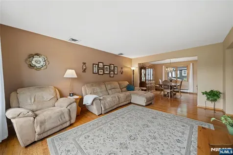 191 Pershing Road Clifton NJ 07013