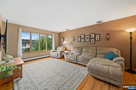 191 Pershing Road Clifton NJ 07013