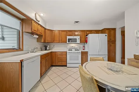 191 Pershing Road Clifton NJ 07013