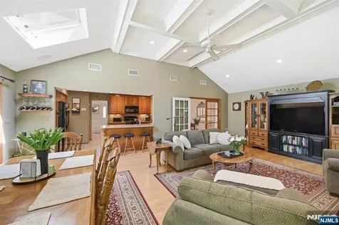 21 Lakeview Avenue Park Ridge NJ 07656