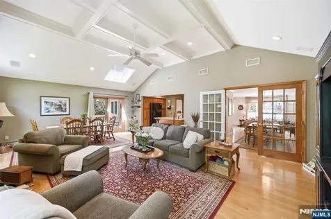 21 Lakeview Avenue Park Ridge NJ 07656