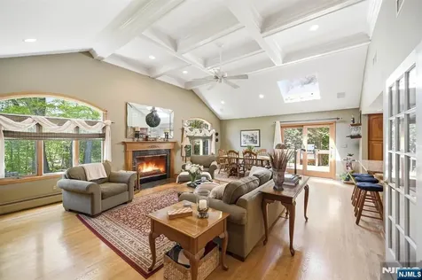 21 Lakeview Avenue Park Ridge NJ 07656