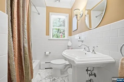 21 Lakeview Avenue Park Ridge NJ 07656