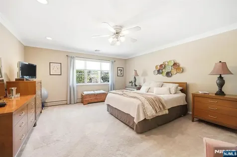 21 Lakeview Avenue Park Ridge NJ 07656