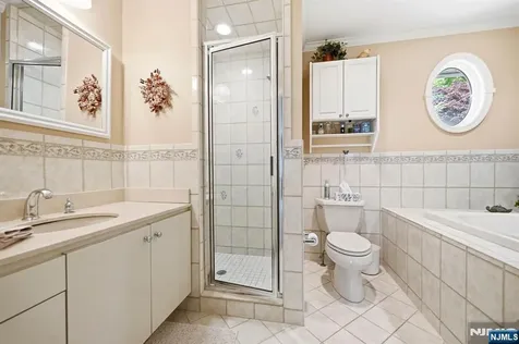 21 Lakeview Avenue Park Ridge NJ 07656