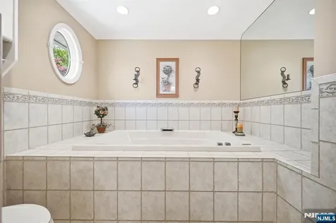 21 Lakeview Avenue Park Ridge NJ 07656