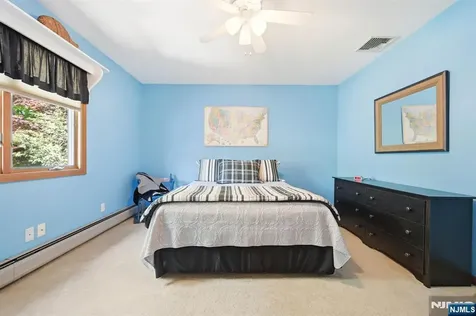 21 Lakeview Avenue Park Ridge NJ 07656