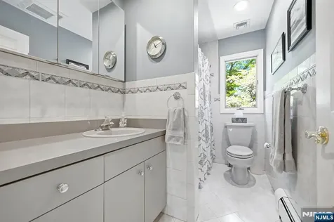 21 Lakeview Avenue Park Ridge NJ 07656