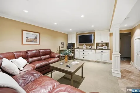 21 Lakeview Avenue Park Ridge NJ 07656