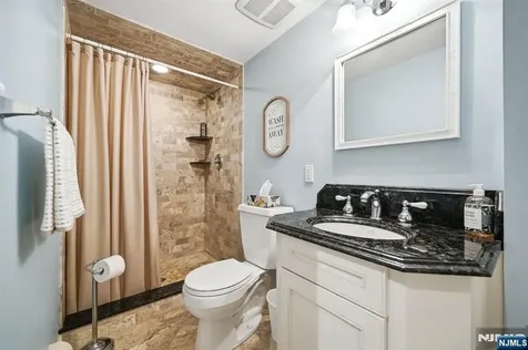 21 Lakeview Avenue Park Ridge NJ 07656