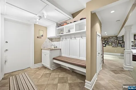21 Lakeview Avenue Park Ridge NJ 07656