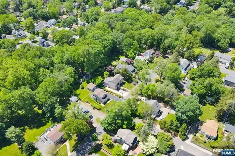 21 Lakeview Avenue Park Ridge NJ 07656