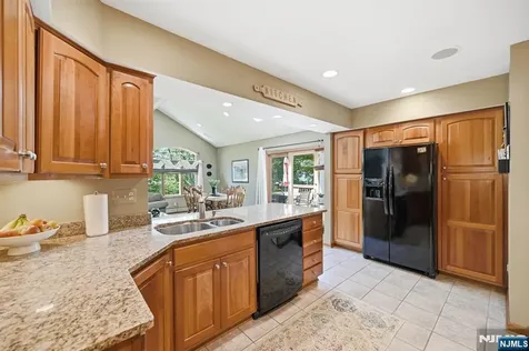 21 Lakeview Avenue Park Ridge NJ 07656