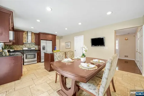 45 Holyoke Court Wayne NJ 07470