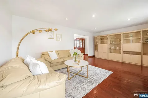 45 Holyoke Court Wayne NJ 07470