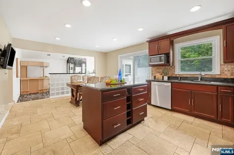 45 Holyoke Court Wayne NJ 07470