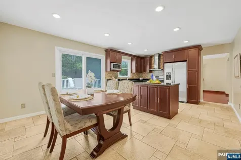 45 Holyoke Court Wayne NJ 07470