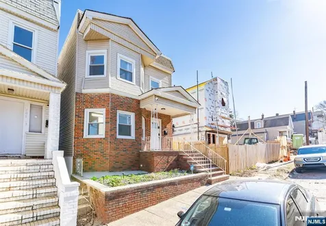 204 19th Avenue Irvington NJ 07111