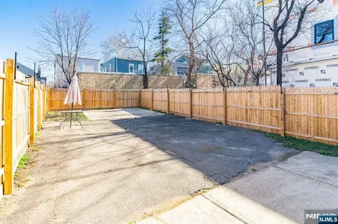 204 19th Avenue Irvington NJ 07111