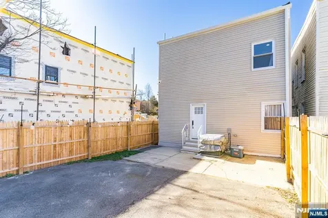 204 19th Avenue Irvington NJ 07111