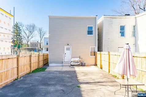204 19th Avenue Irvington NJ 07111