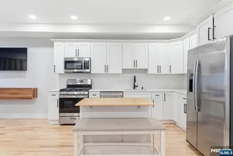 204 19th Avenue Irvington NJ 07111