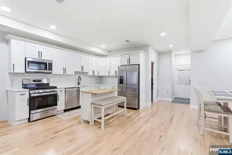 204 19th Avenue Irvington NJ 07111