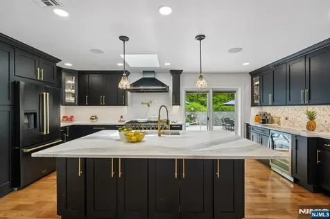 11 Auriemma Court Roxbury Township NJ 07850
