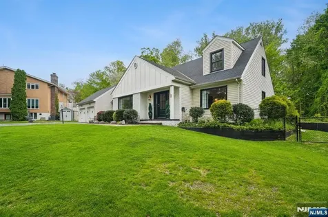 11 Auriemma Court Roxbury Township NJ 07850
