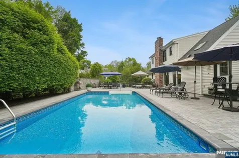 11 Auriemma Court Roxbury Township NJ 07850