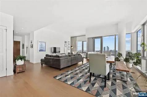 75 Park Lane Jersey City NJ 07310