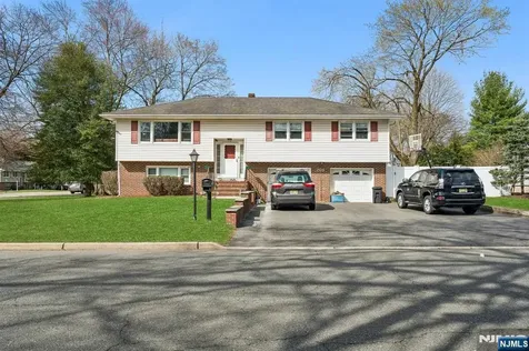 201 Rockland Avenue River Vale NJ 07675
