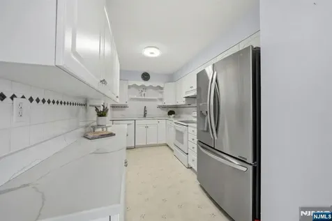 202 Colonial Avenue Saddle Brook NJ 07663