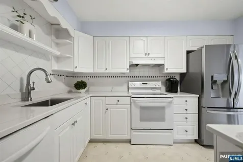 202 Colonial Avenue Saddle Brook NJ 07663