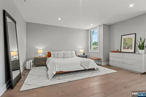 367 Park Avenue Weehawken NJ 07086